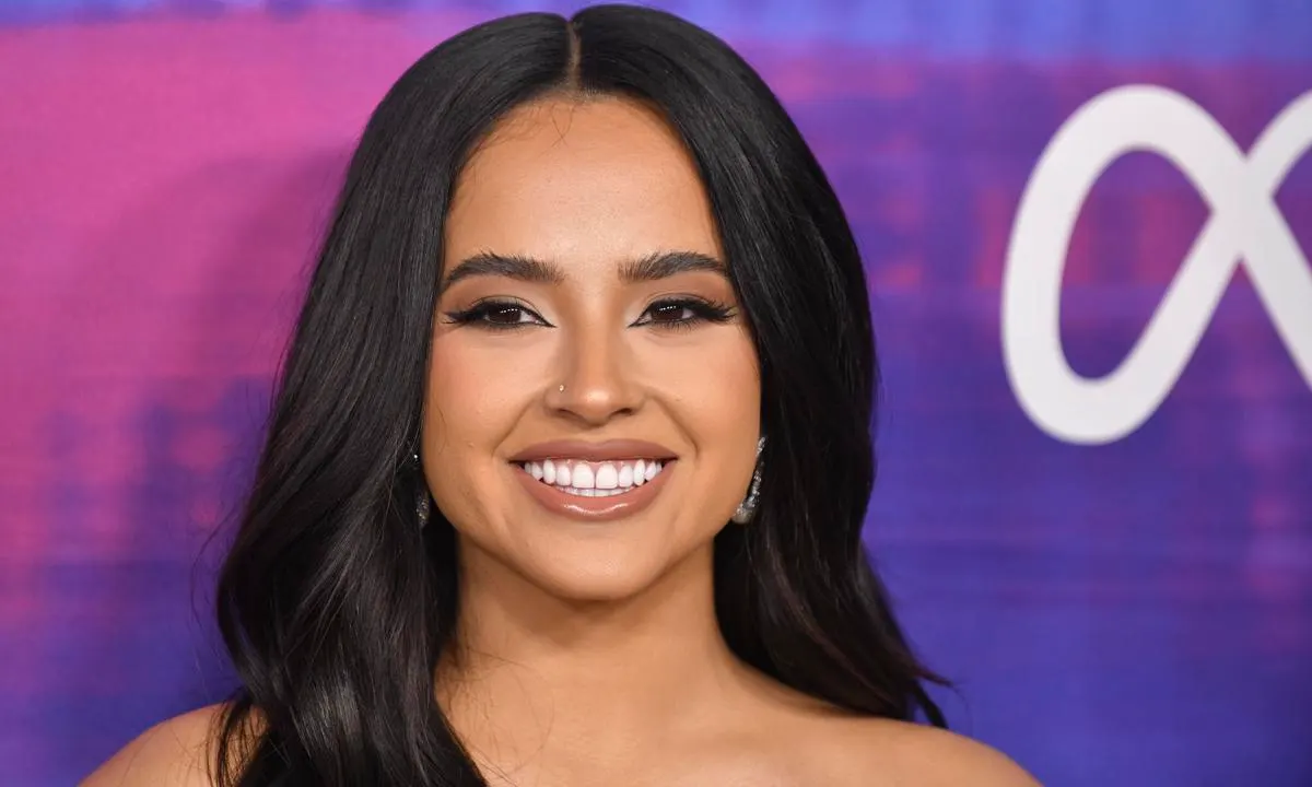 Becky G - MERCEDES Lyrics - Letra